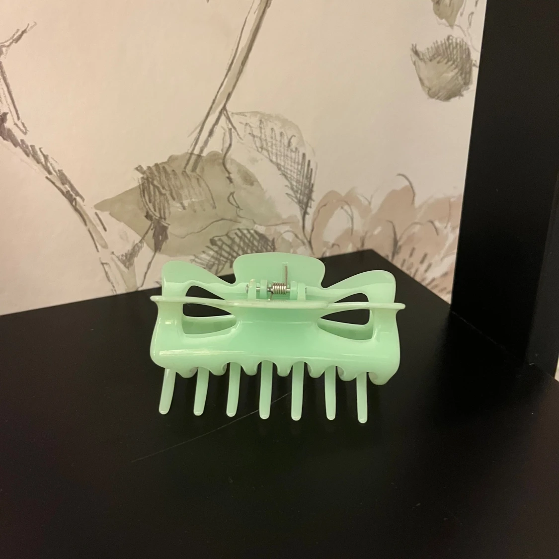 Mintgrön hårklämma med öppna detaljer - 1