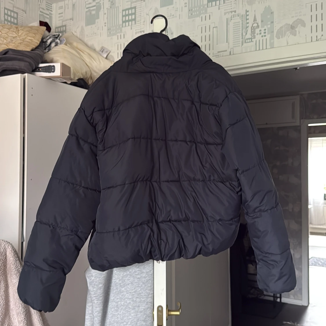 Svart pufferjacka från 157 L - 1