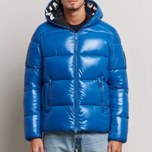 Save the duck jacka - Jackan är i samma modell och färg som första bilden, men den är ”fodrad” inuti som på andra bilden🩵Jackan är endast använd en vinter, inga defekter! Skicka privat för egna bilder❄️