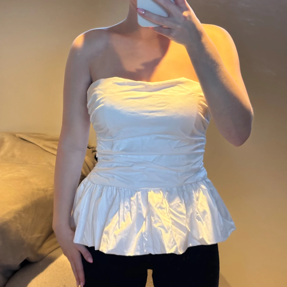 Vit volang tubtopp med peplum - 1