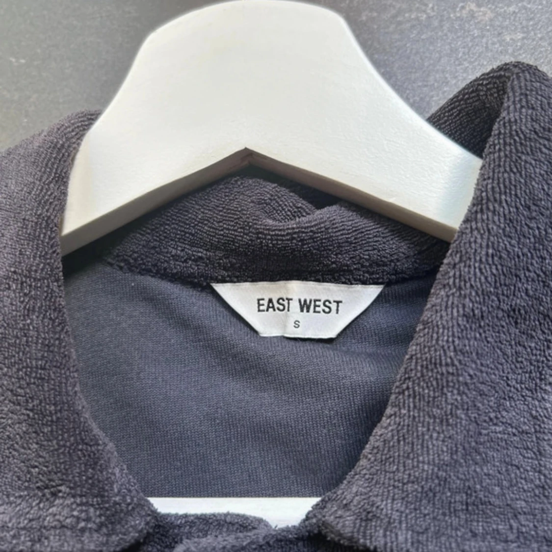 Mörkblå frottéskjorta East West S - 1