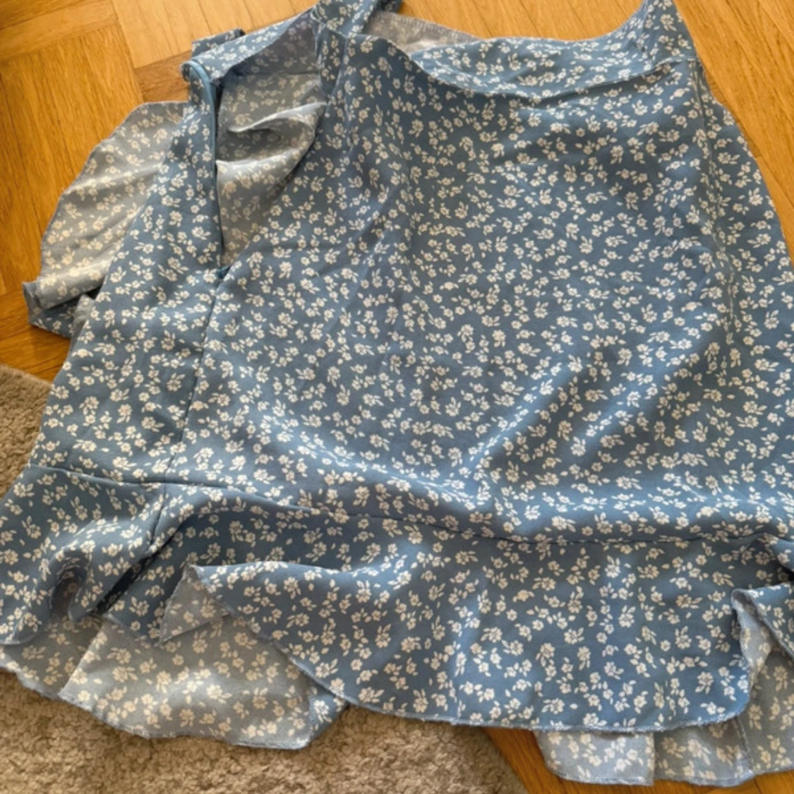 Blå blommig omlottkjol från SHEIN - 1