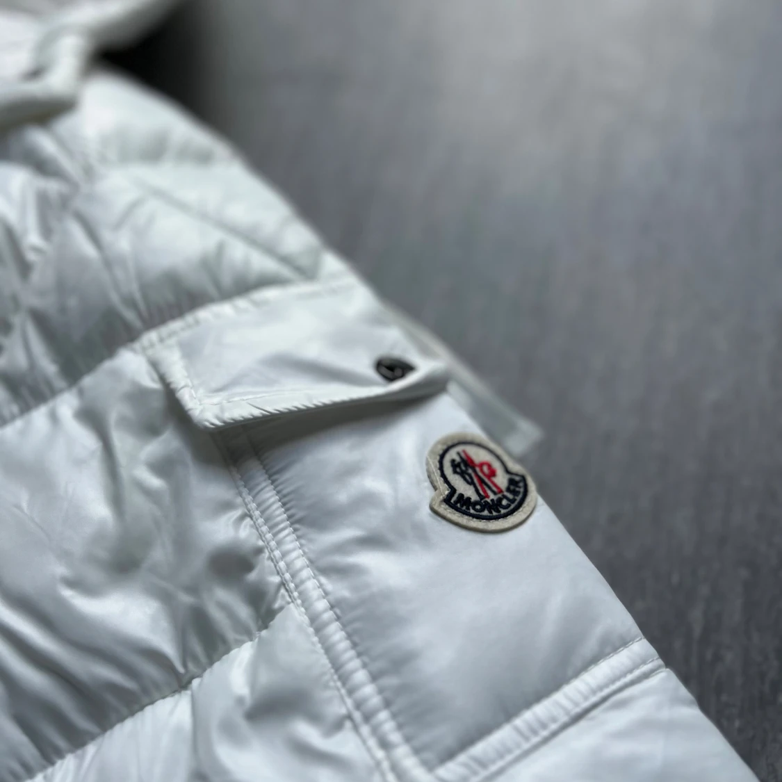 Vit Moncler pufferjacka med huva - 2