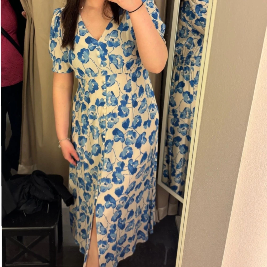 Blommig långklänning med v-ringning