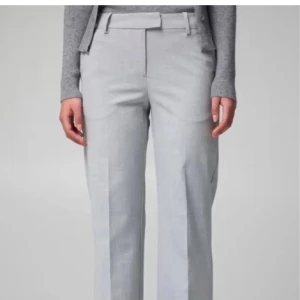 Bikbok ljusgrå kostymbyxor Maddie - Aldrig använda, köpta för 499kr säljer för 220kr. Skriv vid funderingar 💞