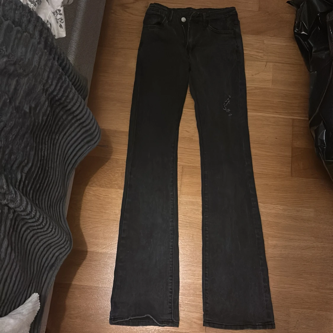Mörk gråa bootcut jeans