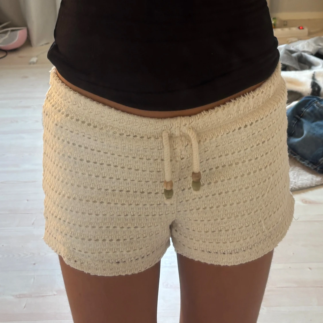 Vita virkade shorts med snörning - 2