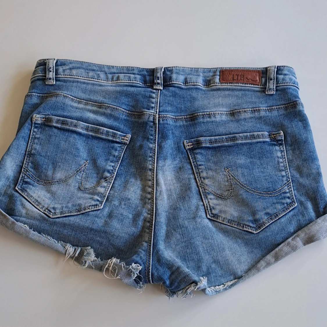 Lågmidjade jeansshorts från LTB 👐🏻 - 1