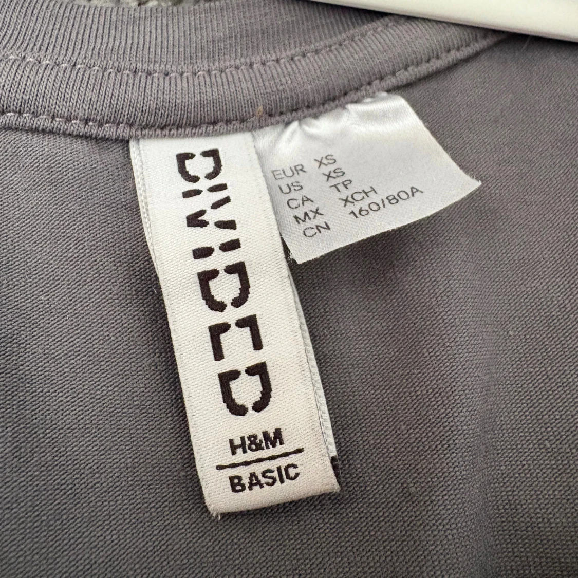 Grå basic t-shirt från H&M Divided XS - 2