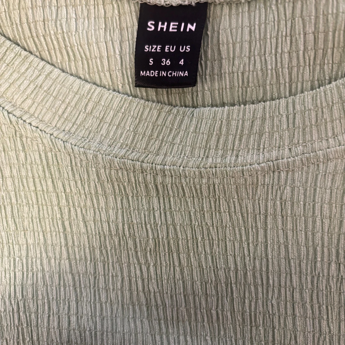 Grön ribbad topp med volymärmar Shein - 2