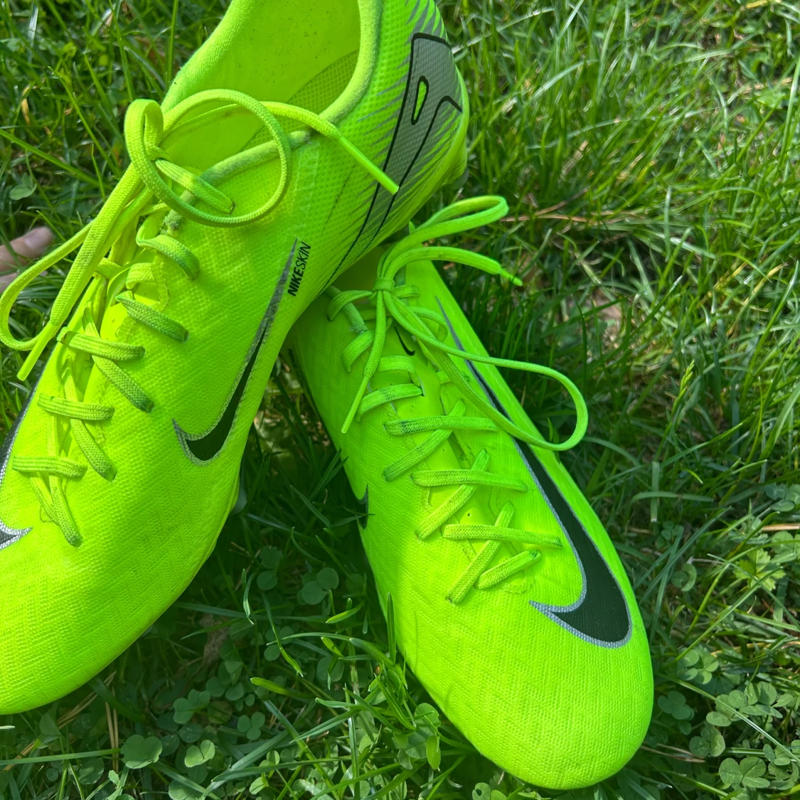 Neongula Nike fotbollsskor - 1