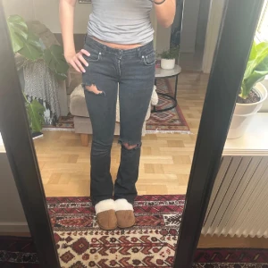 Svarta bootcut jeans från Gina Tricot  - Snygga svarta jeans från Gina, nypris 500. 💗kommer ej till användning längre