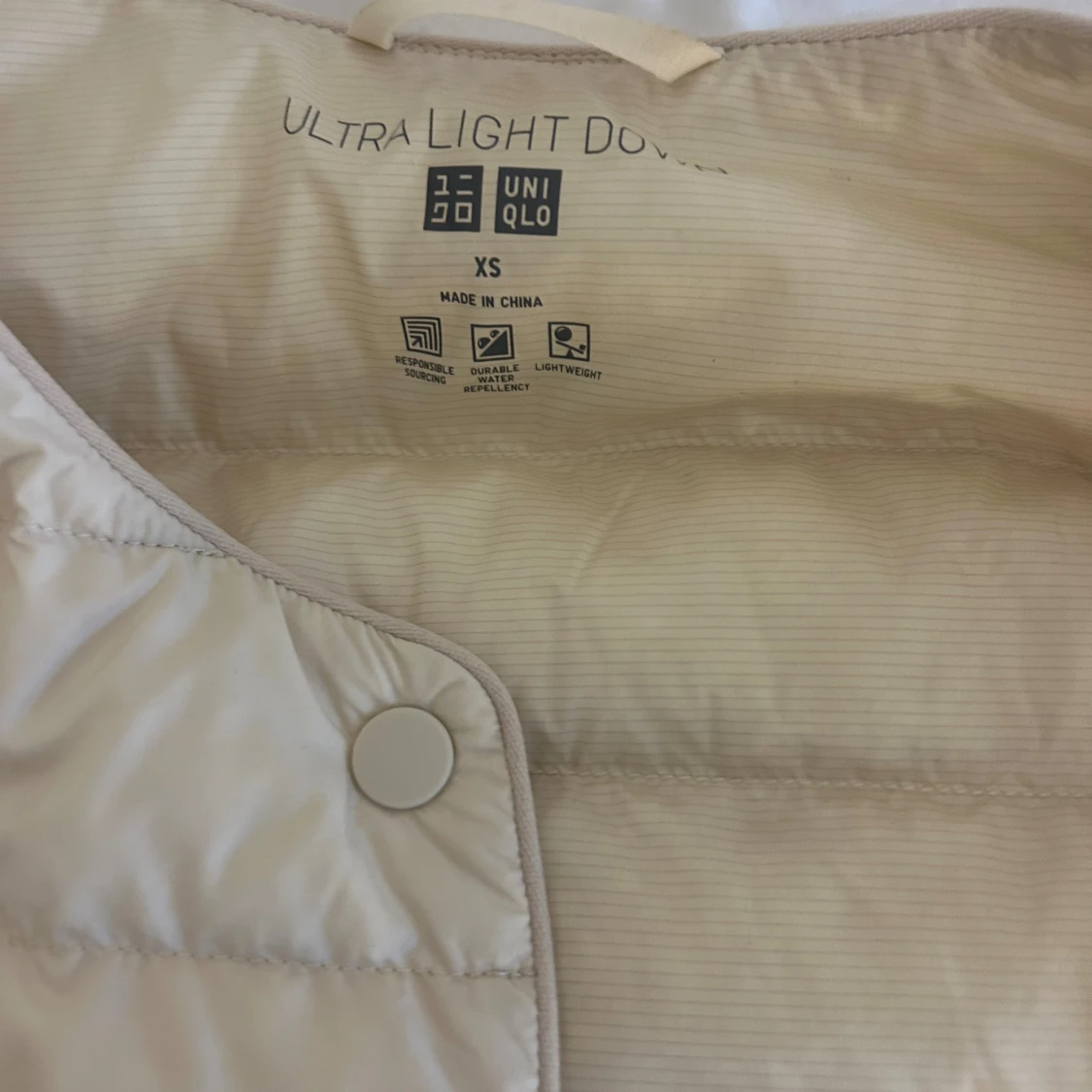 Beige dunjacka från Uniqlo XS - 3