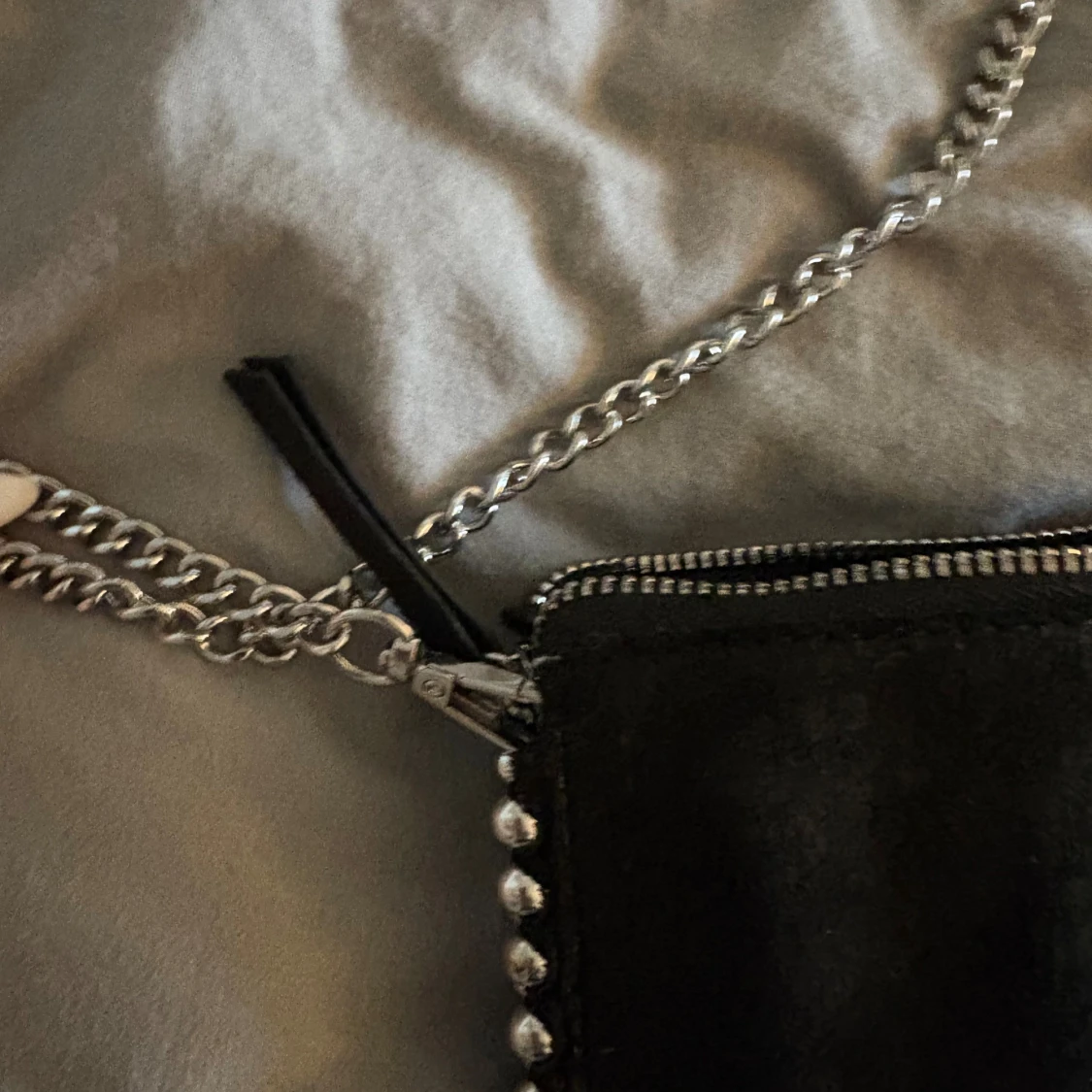 Svart axelväska med silverkedja - 3