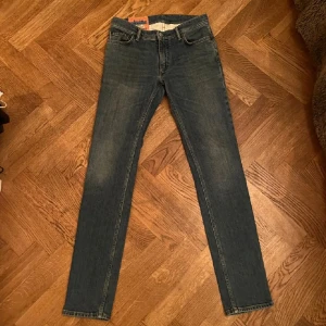 Acne jeans - Säljer nu mina jeans från acne studios det är i storlek 30/32, och är i väldigt bra skick. Tar byten