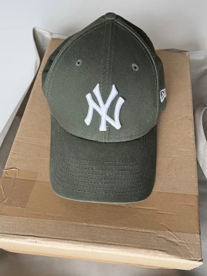 New Era Keps - Klassisk New York Yankees keps från New Era. Justerbar. Skriv vid minsta fråga!