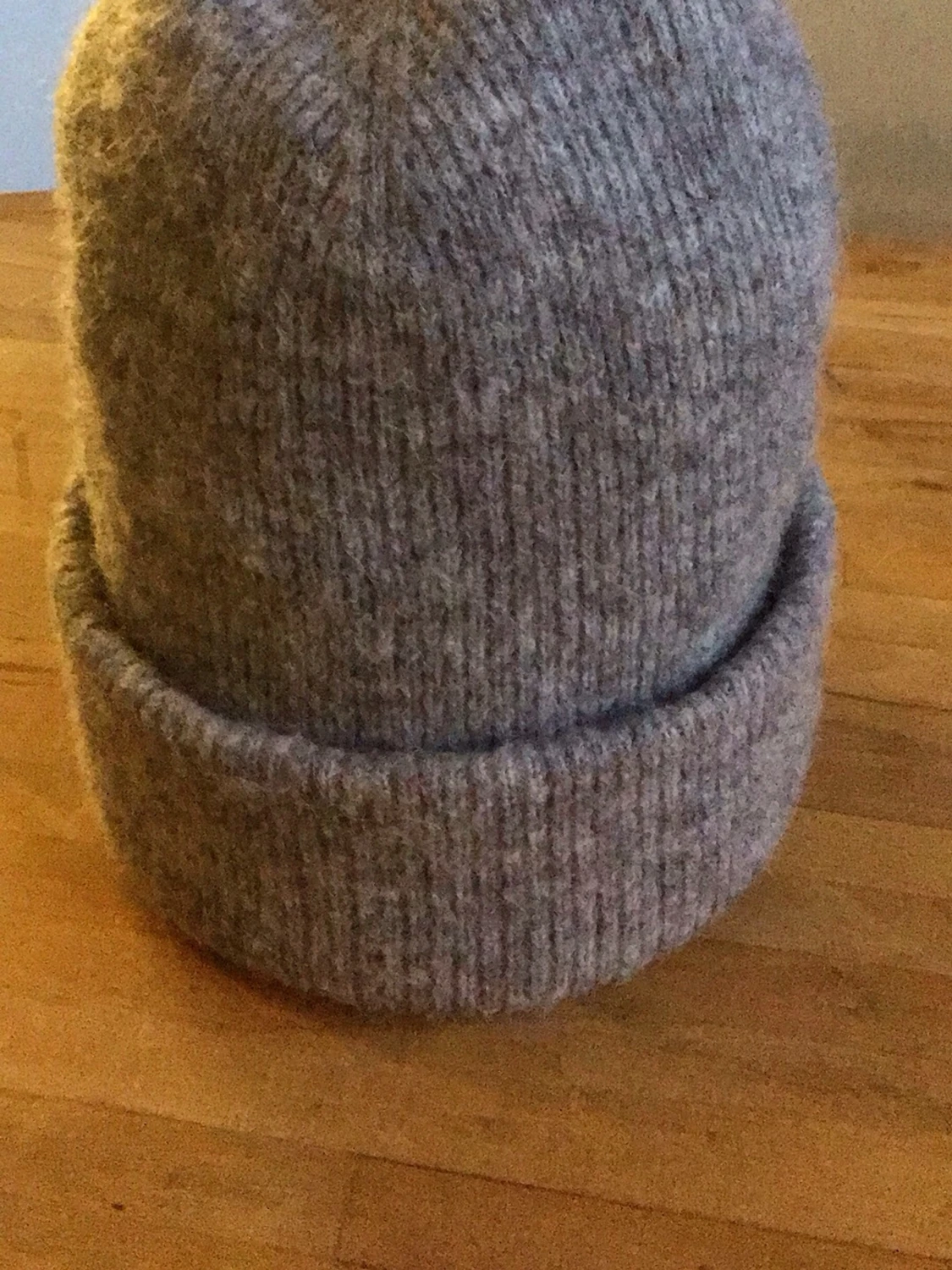 Grå ribbstickad mössa - 2