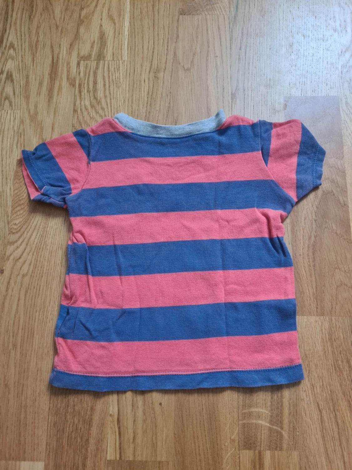 Randig t-shirt med ficka - 1