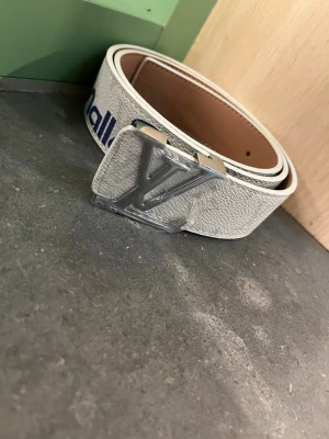 Snyggt bälte  - Snyggt bälte storlek 90 cm oanvänt