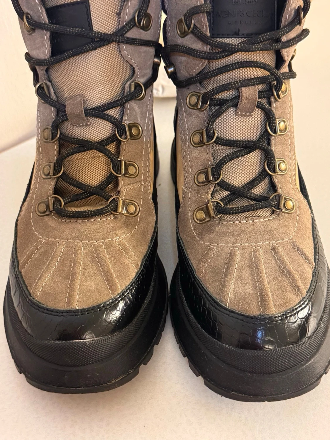 Beige och svarta kängor från Agnes Cecilia - 5