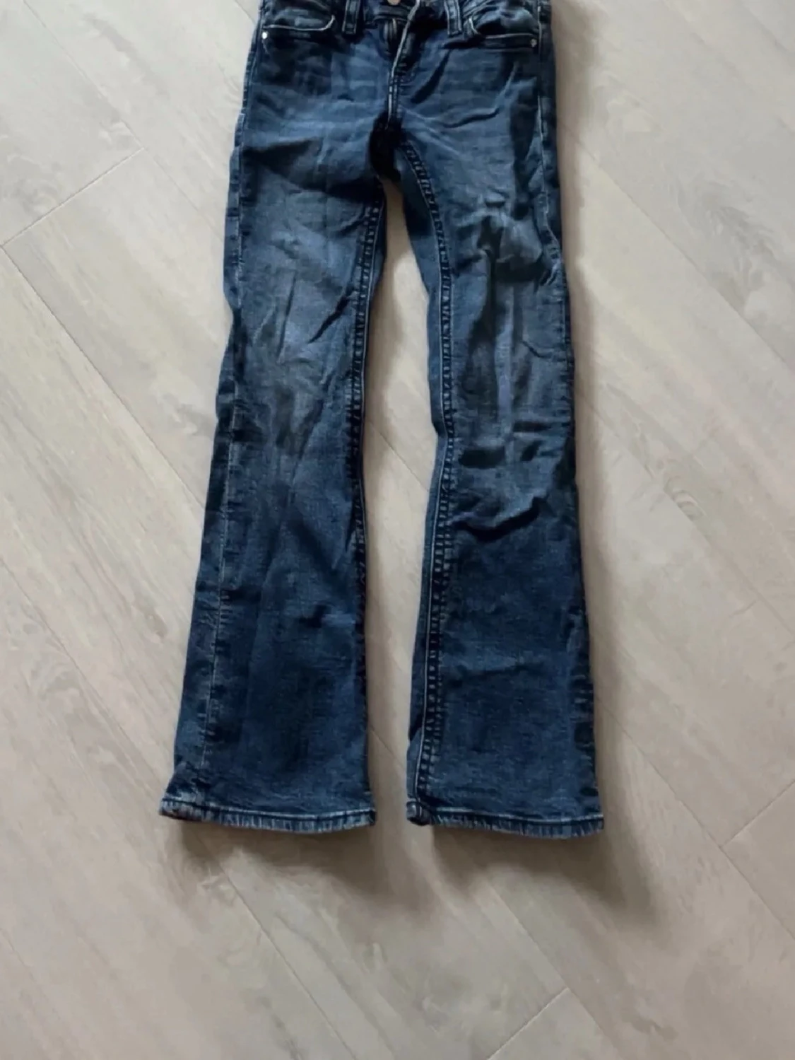 Mörkblå bootcut jeans