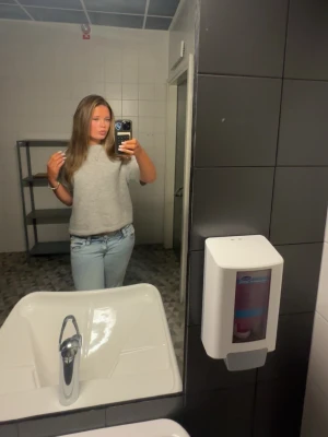 Grå stickad tröja  - Grå stickad tröja ”premium quality” från Gina i strl S