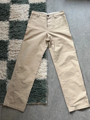 JW Anderson byxor - Baggy byxor från JW Anderson, EU size 44 men passar 29-30 i midjan och 32 i längd. Köpta på Kindal Ginza i Tokyo. Fint skick.