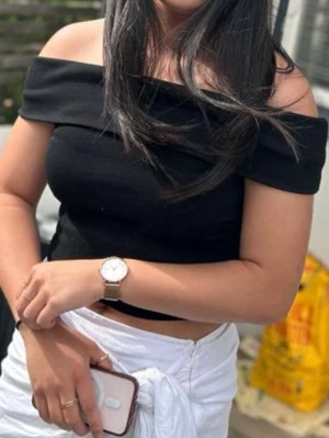 Off shoulder topp  - Fin off shoulder topp from Gina Tricot.  Använd fåtal gånger Inga anmärkningar 