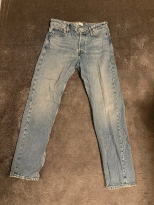 J&J loose Chris jeans  - Jack & Jones loose Chris jeans i storlek 30:34.