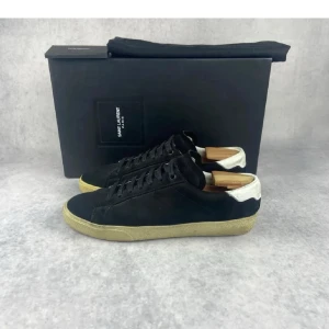 Saint Laurent skor helt nya  - Helt nytt skick på dem pris kan diskuteras 