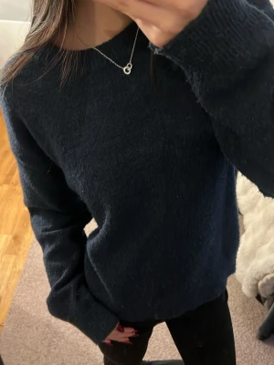 Stickad tröja  - Marinblå stickad tröja ifrån Gina Young i storlek 158/164. Säljer då ja inte använder den, skriv ifall du vill ha fler bilder 💕💕