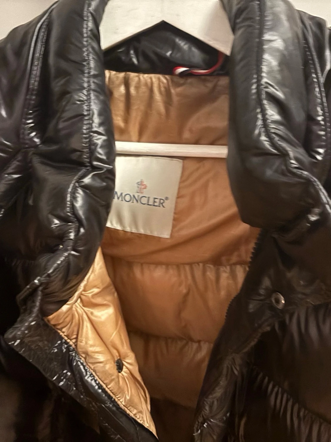 Svart Moncler pufferjacka med beige foder - 1