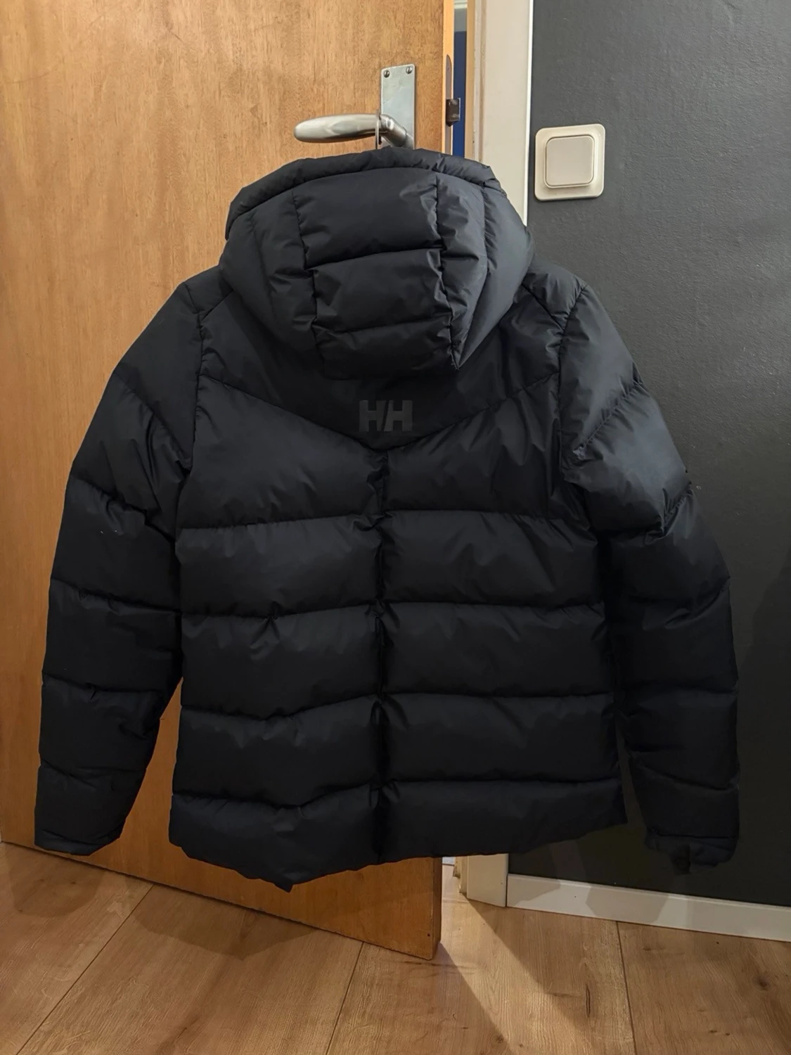 Svart pufferjacka från Helly Hansen - 1