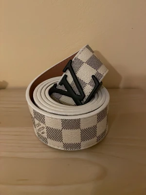 Vit bälte - Förstort för mig 