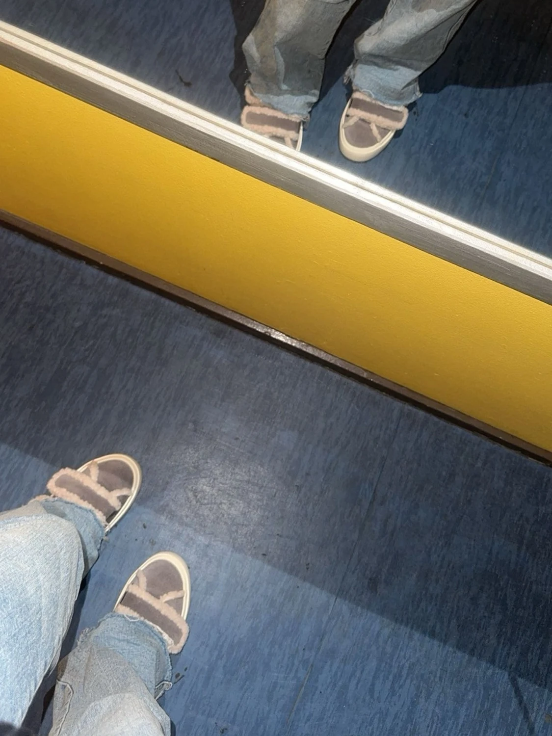 Skor ifrån My Theresa, kvitto finns ( bevis på att skorna är äkta) dem är använda så de är inte i nytt skick men ska köpa svarta därför jag säljer dessa, storlek 39. Köpt för 2700 kr.  - 1