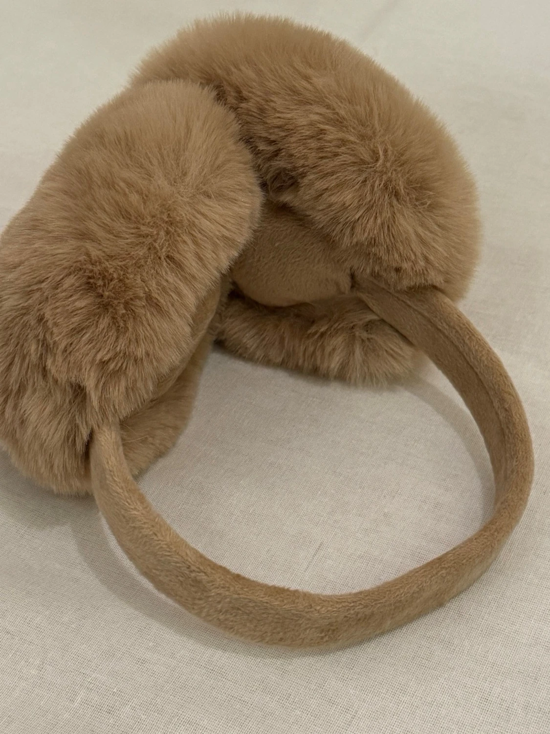 Beige fluffiga öronmuffar i fuskpäls - 5