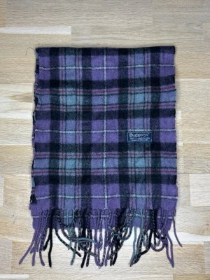 BurBerry Halsduk - BurBerry Halsduk| Storlek: NO SIZE| Skick: 9/10| Pris: 299kr| Priset går alltid att diskutera!| 