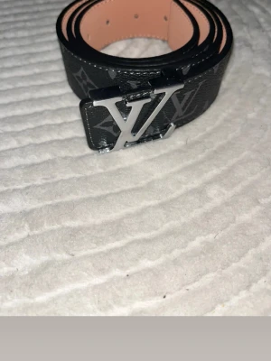 Svart Zara L bälte  - L bälte.