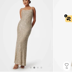 Balklänning  -  Guld glittrig balklänning i storlek S från bubbelroom.