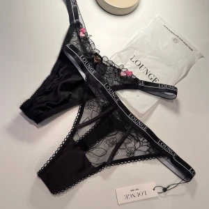 Lounge underwear - TVÅ stycken lounge underwear trosor/underdelar, nypris 240kr/delen. Slutsåld på hemsidan också ❤️ båda är storlek S, säljes tillsammans.