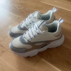 B22 Skor - B22 skor helt nya använda 1 gång