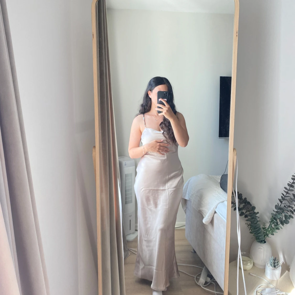 Champagnefärgad långklänning från Zara