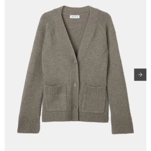 Wera cardigan  - Säljer denna nya Wera cardigan är även intresserad utav att byta till en mindre storlek skriv för fler bilder och pris går att diskuteras.❤️