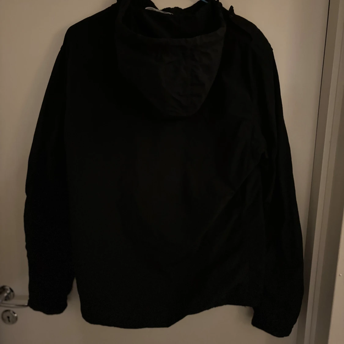 Svart vindjacka från Stone Island - 3