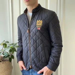 Morris jacka M - Morris jacka M, inga defekter. Modellen är 180,75 kg. Kom med frågor 🫶