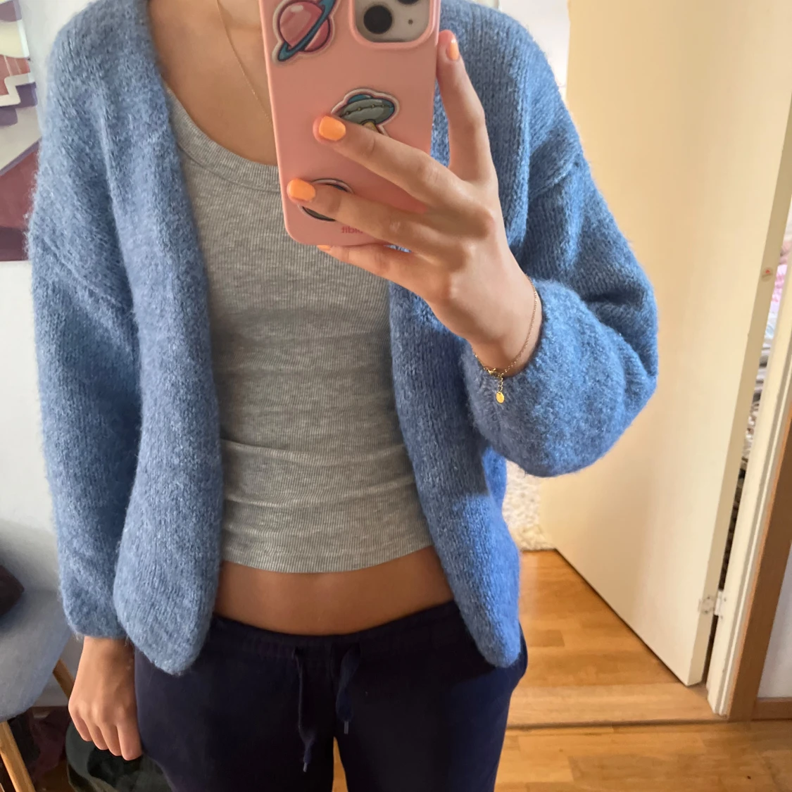 Blå stickad kofta med  - 1