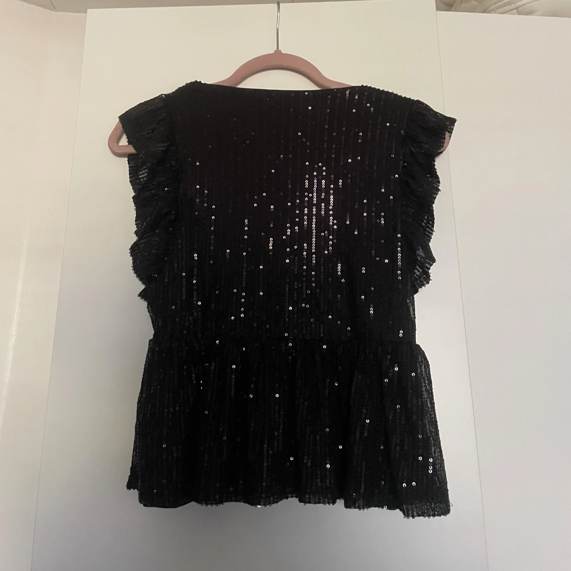 Svart glittrig topp  - 1