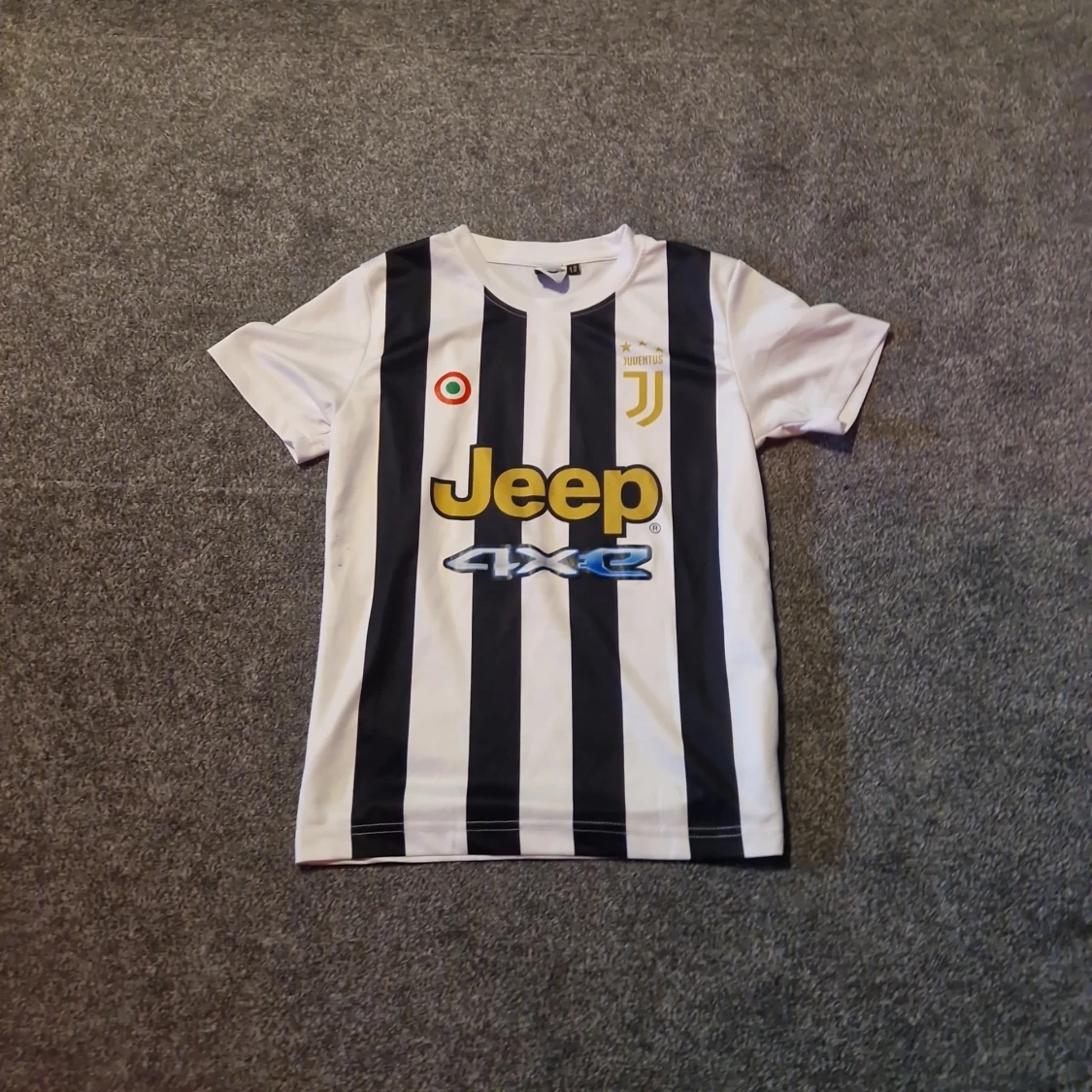Juventus fotbollströja svartvit randig