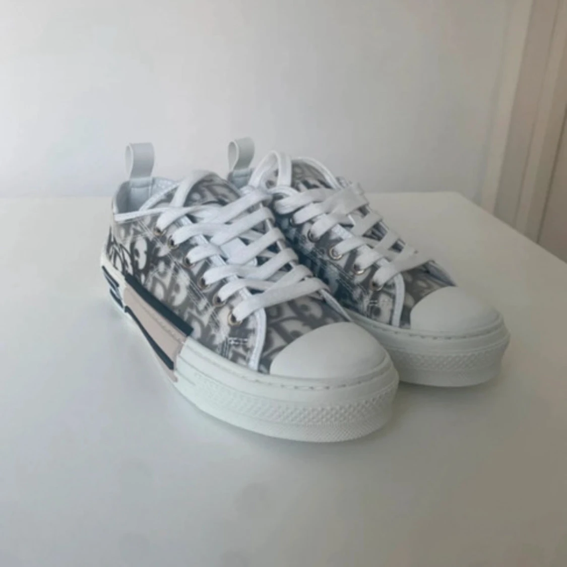 Dior B23 sneakers i vitt och grått - 2