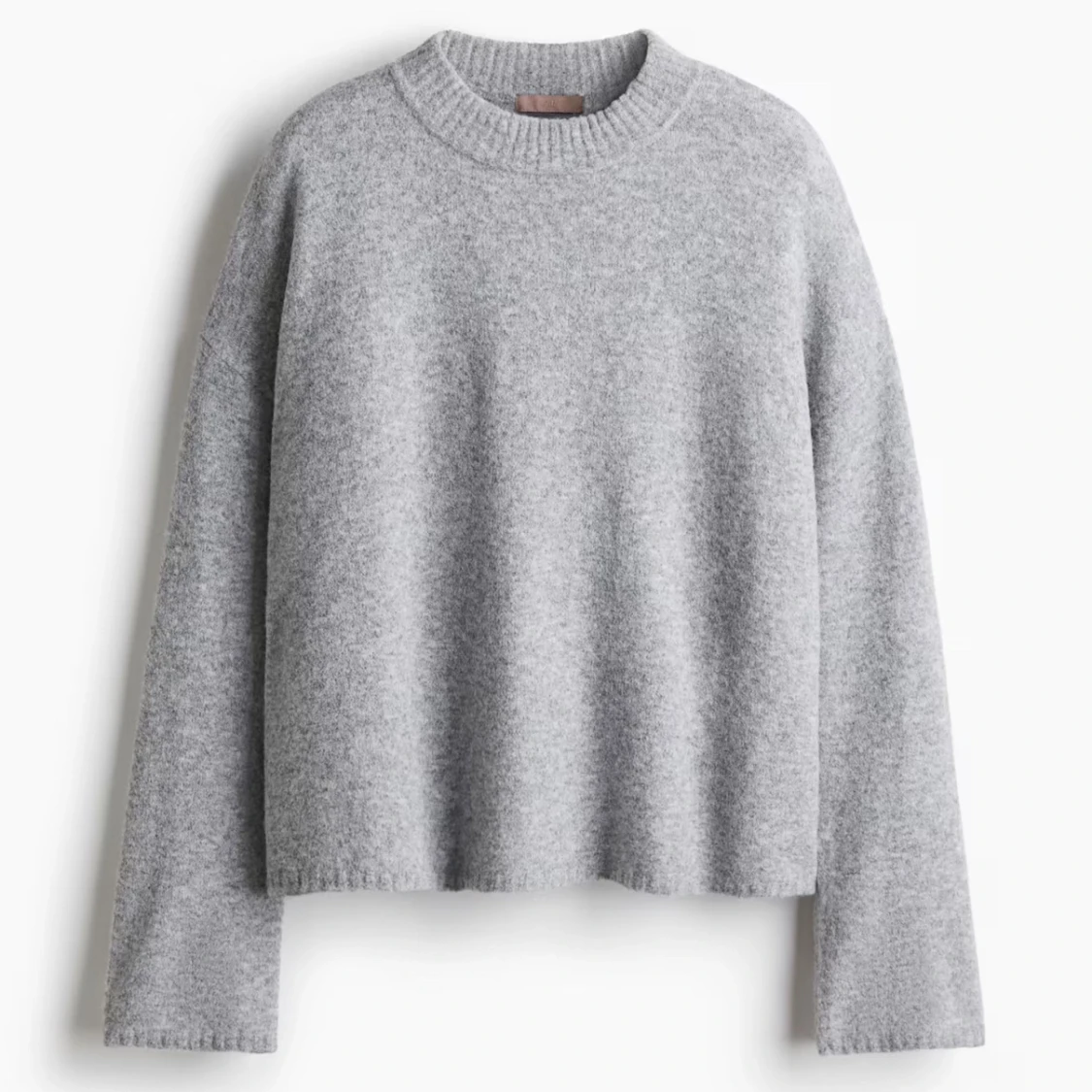Grå stickad tröja fårn hm